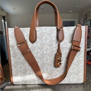 Brand New Michael Kors Gigi Large Empire Signature Travel Tote Bag